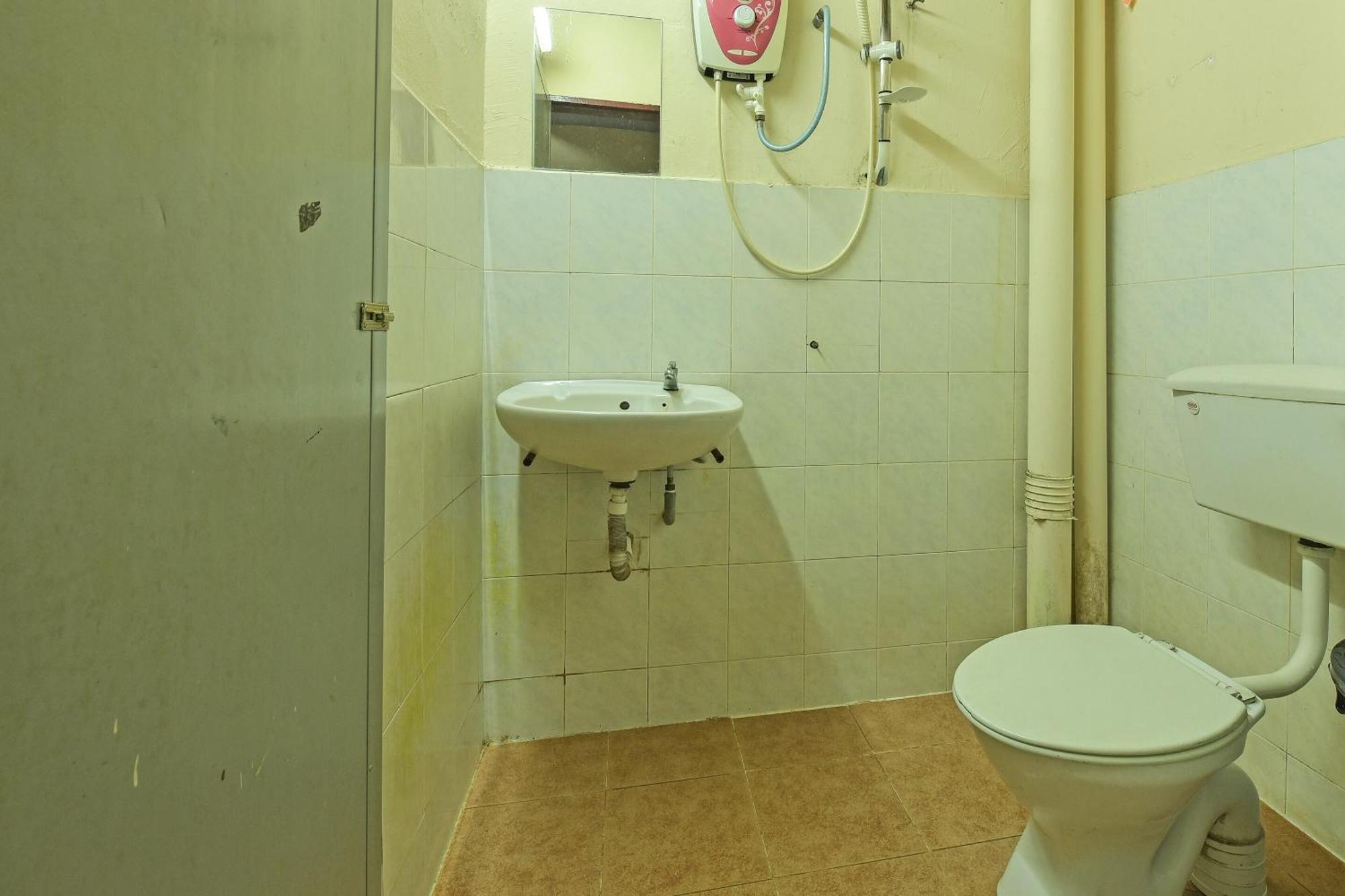 Spot On 90144 Corridor Hotel 1 بيكان المظهر الخارجي الصورة